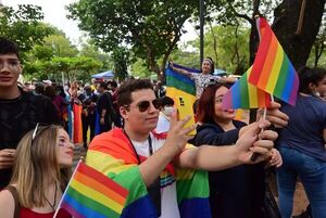 En marcha del Orgullo LGBTI+ 2022 piden cese de la discriminación - Nacionales - ABC Color