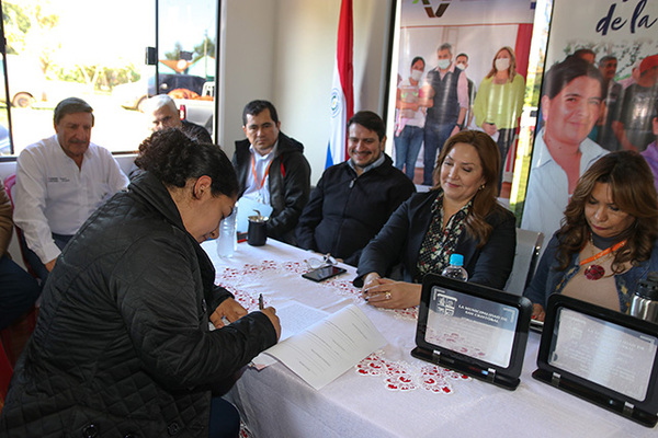 INDERT: Pequeños y medianos productores de Alto Paraná recibieron más de 200 títulos en menos de un año - Noticde.com