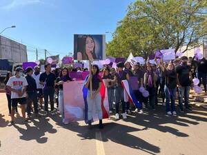 Crónica / [VÍDEO] Durante una marcha en San Pedro claman “Justicia para Karen”