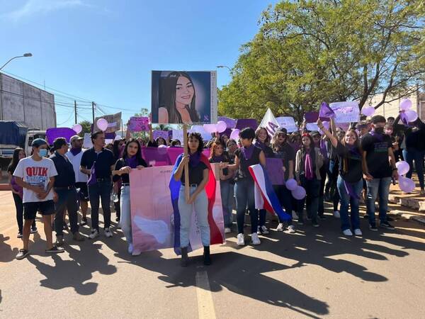 Crónica / [VÍDEO] Durante una marcha en San Pedro claman “Justicia para Karen”