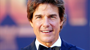 Tom Cruise cumple 60 años brindando por el éxito de "Top Gun: Maverick" - El Independiente