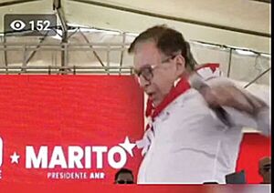 Nicanor protagoniza un “blooper” al  tropezar y caer durante acto político - Policiales - ABC Color