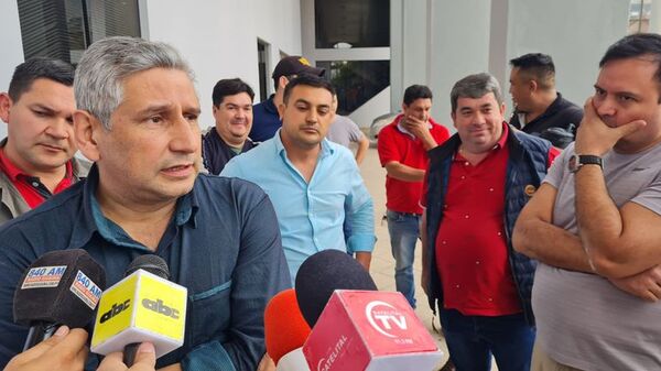 Cartista Vera renuncia “con piolita” a Gobernación de Guairá y agudiza crisis - Política - ABC Color