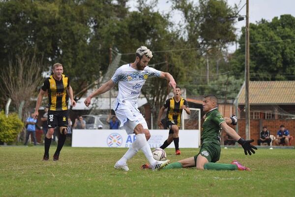 Luqueño gana y se asoma en la tabla de la Intermedia - Fútbol - ABC Color