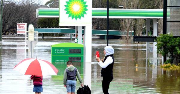 La Nación / Ordenan evacuación de miles de personas por inundaciones en Sídney