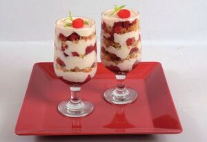 Aprovechá la temporada de frutillas y hacé copas de frutilla en capas - Gastronomía - ABC Color