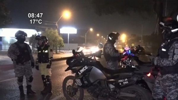 Demoran a ebrio que intentó huir de barrera y chocó contra casa - Paraguaype.com