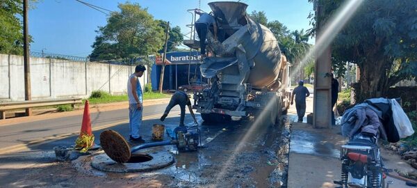 Avda. De la Victoria: Tiran cloaca a canal de agua natural » San Lorenzo PY