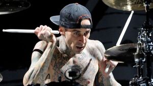 Travis Barker, baterista de Blink-182, anunció que fue hospitalizado por una «pancreatitis grave»