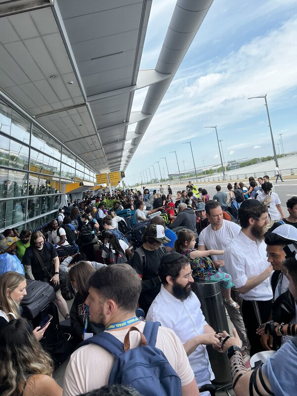 Evacuan aeropuerto JFK de Nueva York por una “amenaza no identificada” | 1000 Noticias