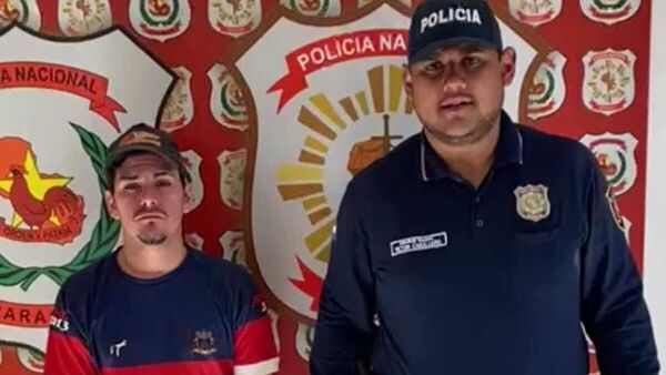 Robó arma de un guardia de seguridad y le disparó en la cara