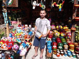 Artesanos de Areguá esperan a clientes hasta con la Libertadores  - Nacionales - ABC Color
