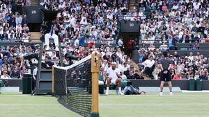 Wimbledon: Tsitsipas y Kyrgios, multados
