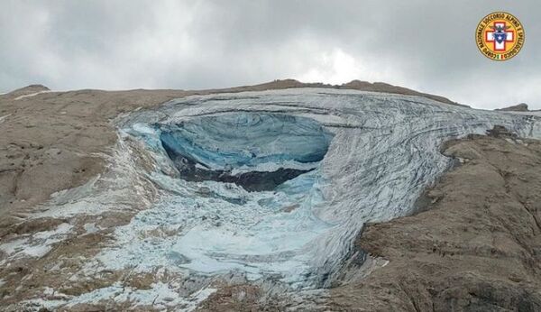 Derrumbe de un bloque de hielo deja al menos 6 muertos y una docena de desaparecidos en Italia