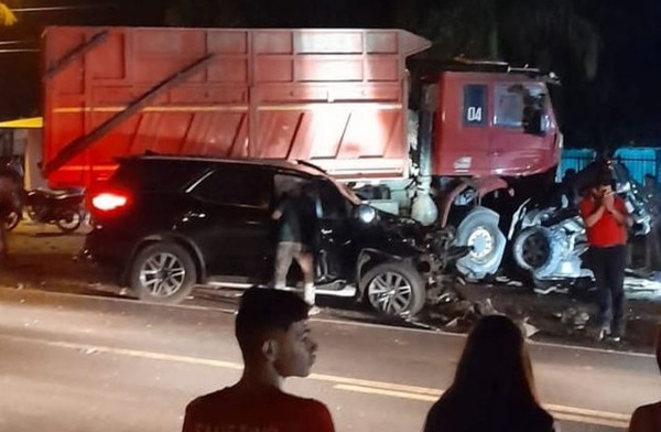 Diario HOY | Diputado D'Ecclesiis y su comitiva sufren accidente de tránsito en Guayaibí