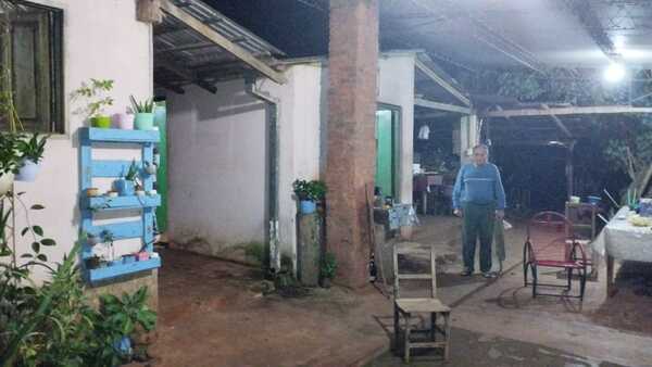 Violento asalto a adultos mayores en Alborada II