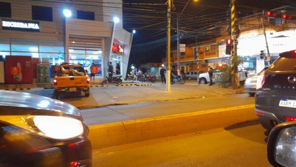 Disparan a guardia durante asalto en Biggie