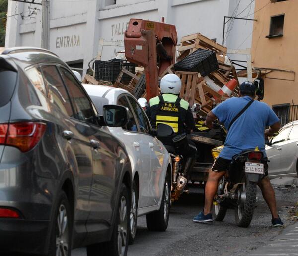 Reforzarán tareas de despeje de espacios públicos “privatizados” por cuidacoches | 1000 Noticias