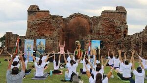 Celebran Día Internacional del Yoga en la Misión Jesuítica de Trinidad