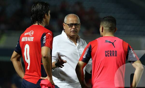 Crónica / Arce explica por qué jugó solo con Braian Samudio arriba ante Palmeiras