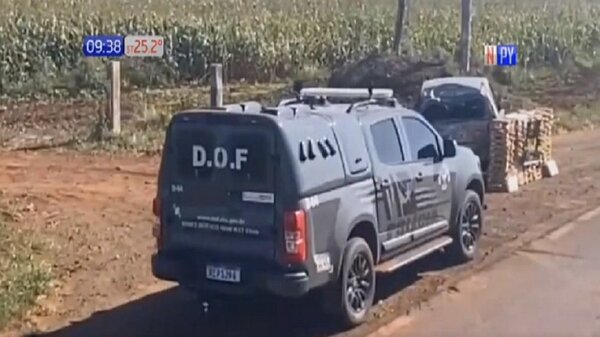 Camioneta vuelca con más de 500 kilos de marihuana | Noticias Paraguay
