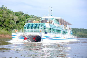 El grupo Macuco Safari incluye a CDE en su paseo en catamarán - La Clave