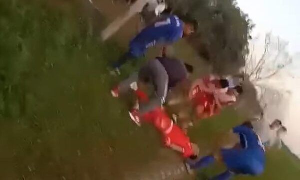 (VIDEO)Jugador ligó botellazo y quedó inconsciente en un partido de la liga Sancosmeña