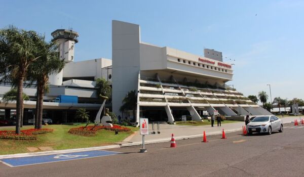 Avión de la Fuerza Aérea armó guarará en el aeropuerto