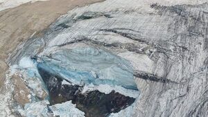 Derrumbe de glaciar en Italia provoca al menos siete muertos