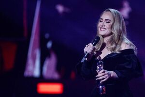 Adele emociona en Londres por segunda noche consecutiva - Música - ABC Color