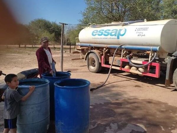 Asisten con agua a poblaciones del Chaco afectadas por la tempranera sequía - Noticias del Chaco - ABC Color