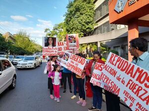 Con mitines, exigen liberación de las detenidas tras el desalojo en Zavala Cué, Tembiaporã - Nacionales - ABC Color