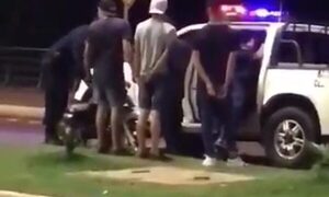 (VIDEO) Policía denunciado por dar bofetada a un aprehendido