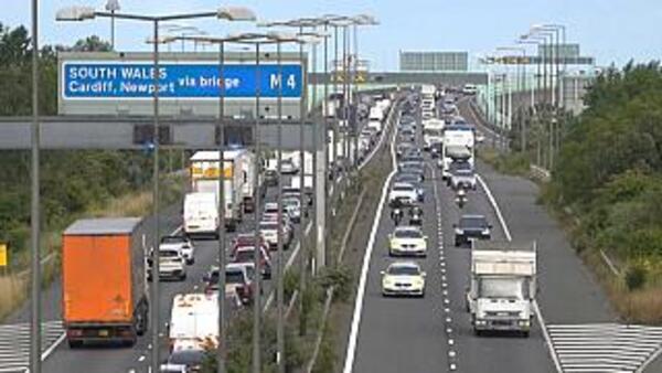 Protestas en las autopistas británicas por el aumento de los precios de los combustibles | 1000 Noticias