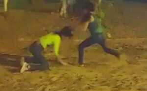 (VIDEO) Mujeres tatachas se trenzaron a golpes por el amor de un hombre en Choré