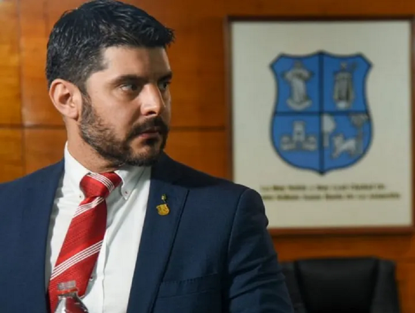 Intendente alega haber sido injuriado primero e internauta lo califica de mentiroso · Radio Monumental 1080 AM