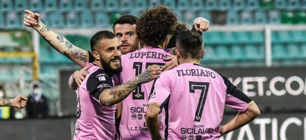 Diario HOY | Dueños del City compran el Palermo, que busca volver a la Serie A de Italia