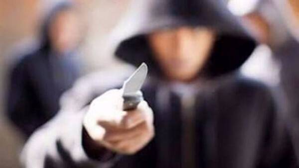 Crónica / Pelea entre péndex vecinos: uno terminó clavando al otro