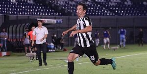 Premio a la perseverancia: Iván Piris renovó con Libertad