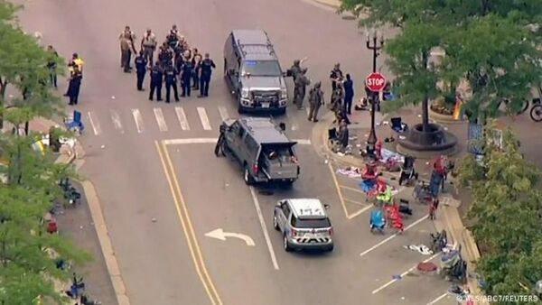 Estados Unidos: seis personas mueren en tiroteo en desfile del Día de la Independencia