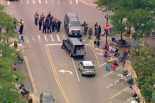 EE.UU: Seis fallecidos y varios heridos tras un tiroteo durante desfile por el Día de la Independencia en Illinois