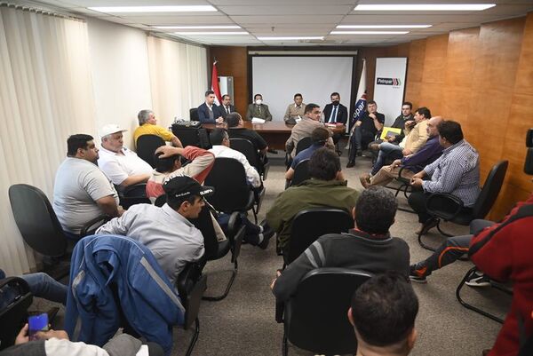 Gobierno todavía no convocó a gremios de camioneros que quieren ir al paro - Nacionales - ABC Color