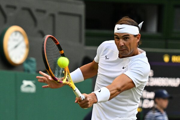 Nadal pasa a cuartos de final en Wimbledon por octava vez