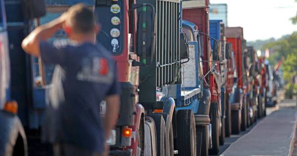 La Nación / Camioneros amenazan con nuevas movilizaciones si el Gobierno no responde a sus pedidos
