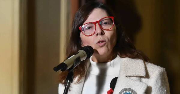 La Nación / Juró nueva ministra de Economía de Argentina y promete continuidad y equilibrio fiscal