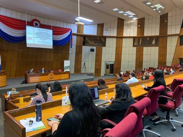 Diario HOY | Destacan importancia de agilizar trámites para obtención de títulos universitarios