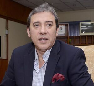 Ex embajador en Uruguay se postula a gobernador de Itapúa por el oficialismo - Política - ABC Color