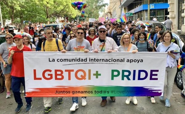 Diario HOY | Funcionario de IPS lanza comentario homofóbico hacia diplomático británico