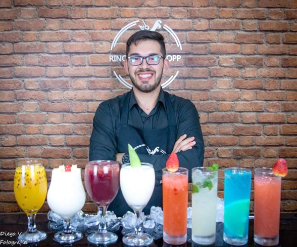 Joven esteño emprende con la venta de cócteles - La Clave