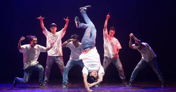 La Nación / Jinjo Crew y Tago: artistas coreanos ofrecen show de break dance y percusión